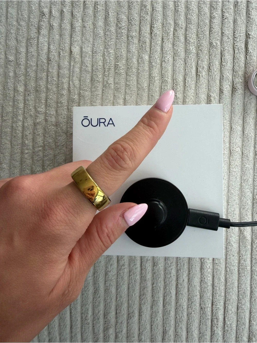 Oura Gold or Rose Gold with Charger with Black Magnetic Pad